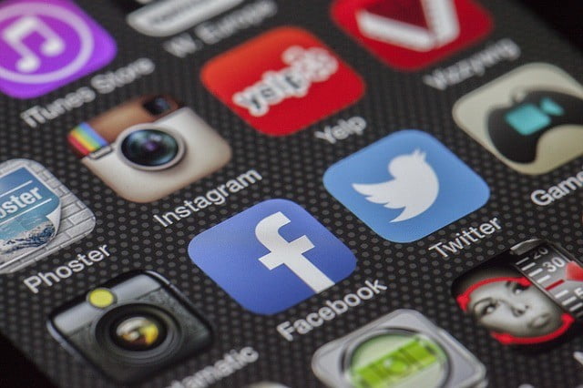 social media afacere online